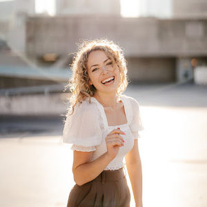 Meet your Posher, Ava